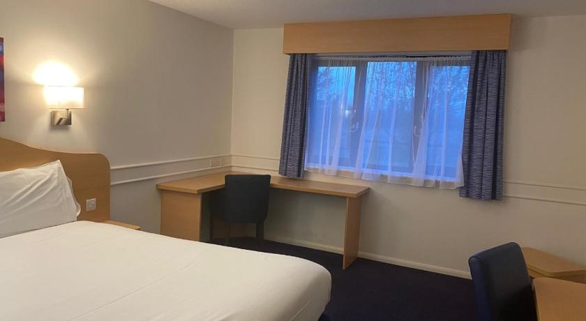 Days Inn by Wyndham Michaelwood M5