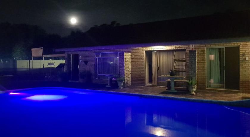 a room with a pool and a blue sky, Invite Guest House in Vanderbijlpark