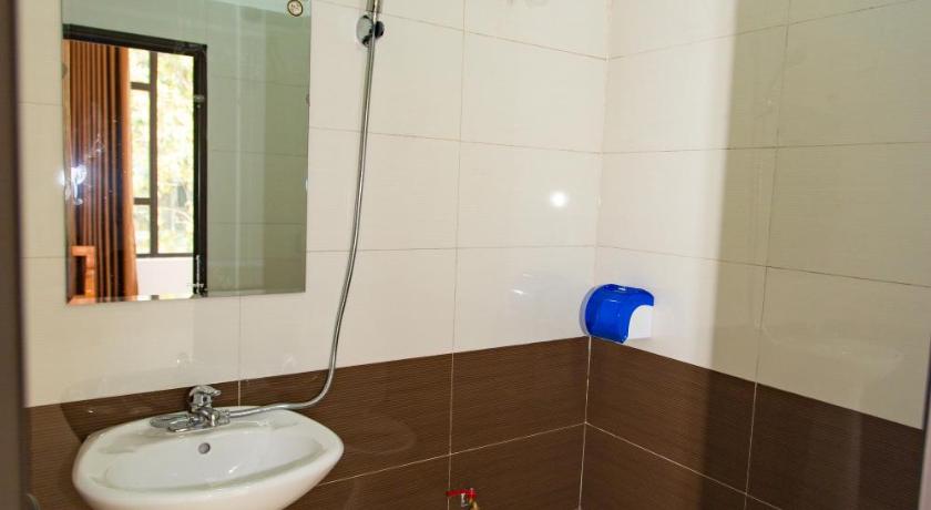 Image of Twin Room with Private Bathroom 3