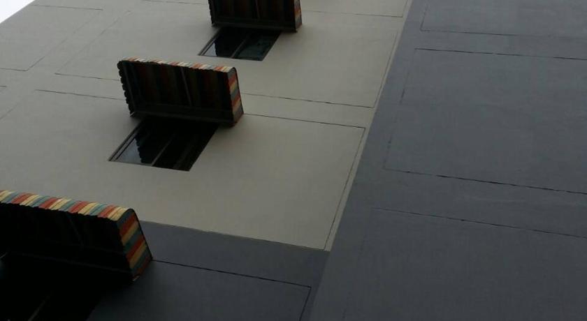 Pacific Apartment - image 3