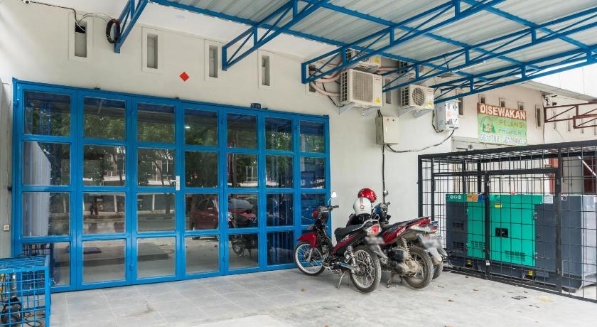 RedDoorz near Manhattan Square Medan - image 9