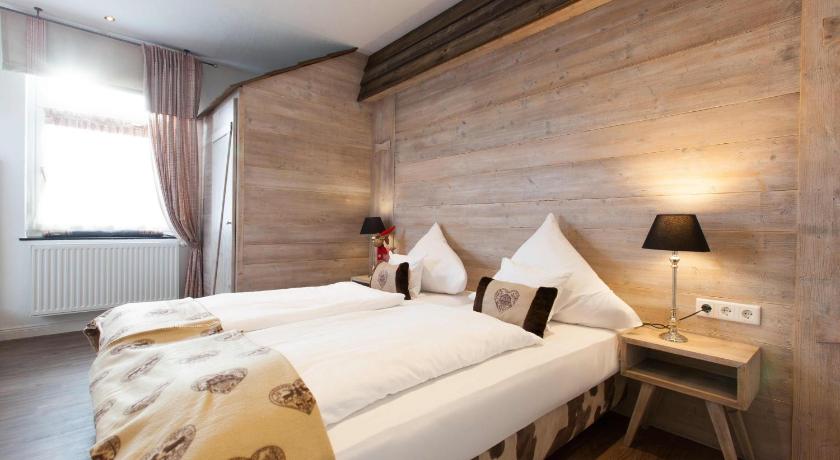 Image of Family Room 0