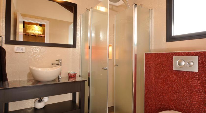 Noam Suites photo