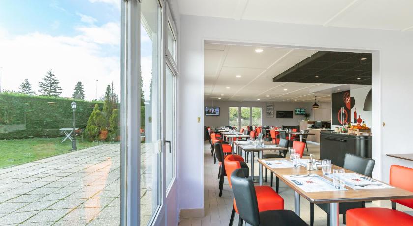 Hotel Kyriad Issoudun photo