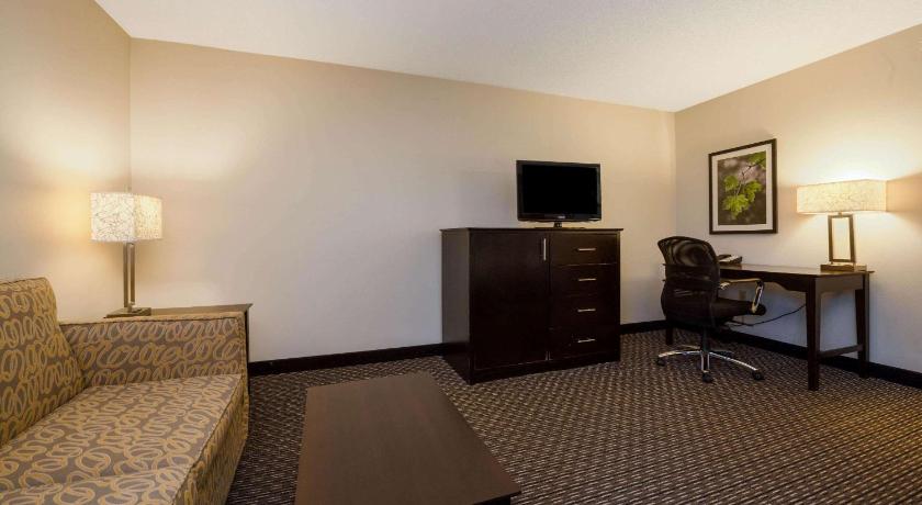 La Quinta Inn & Suites by Wyndham Cleveland Macedonia