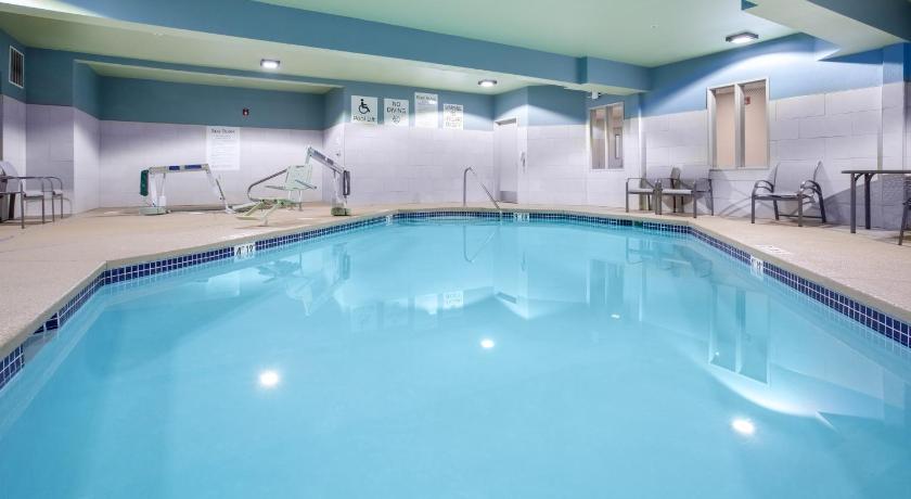 Holiday Inn Express and Suites Lincoln City photo
