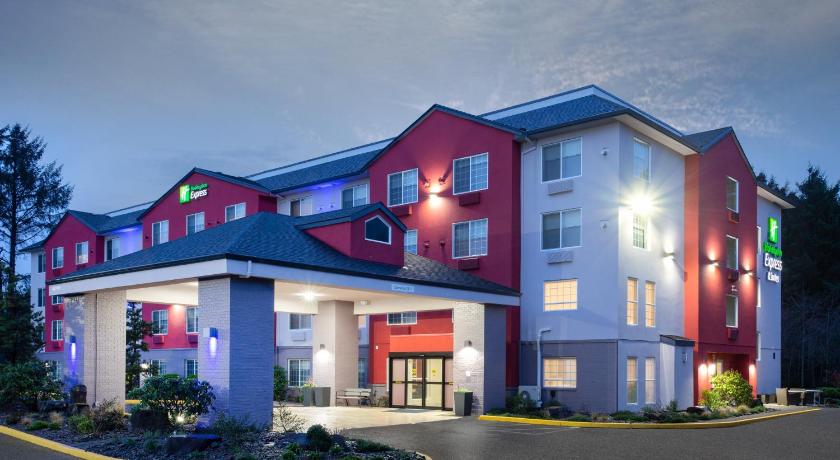 Holiday Inn Express and Suites Lincoln City