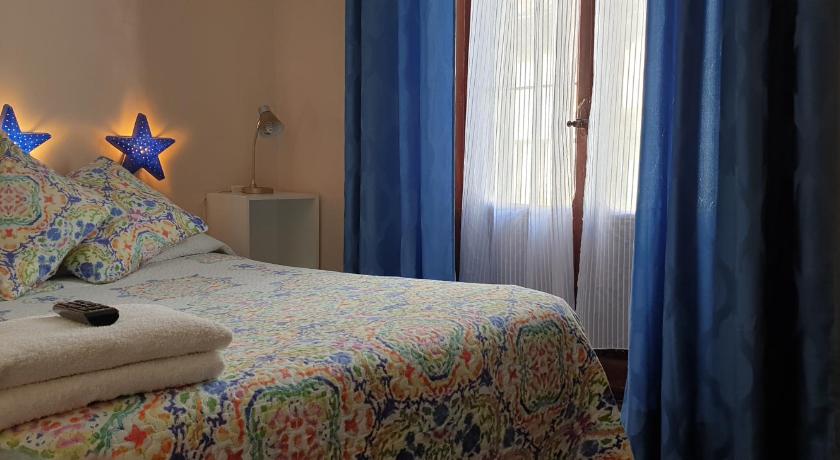Image of Double with Shared Bathroom 10