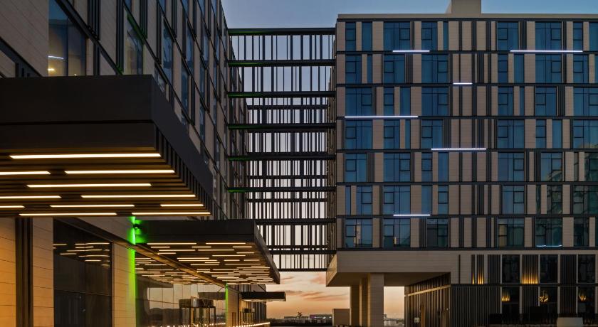 Holiday Inn Dubai Al-Maktoum Airport an IHG Hotel - image 6
