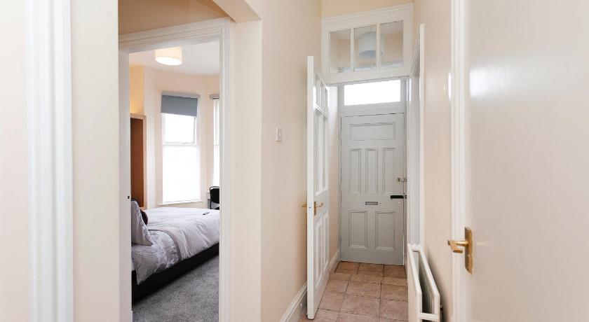 Beautiful Entire Luxurious One Bedroom Flat - image 5