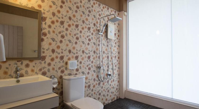 Image of Deluxe Family Room 12