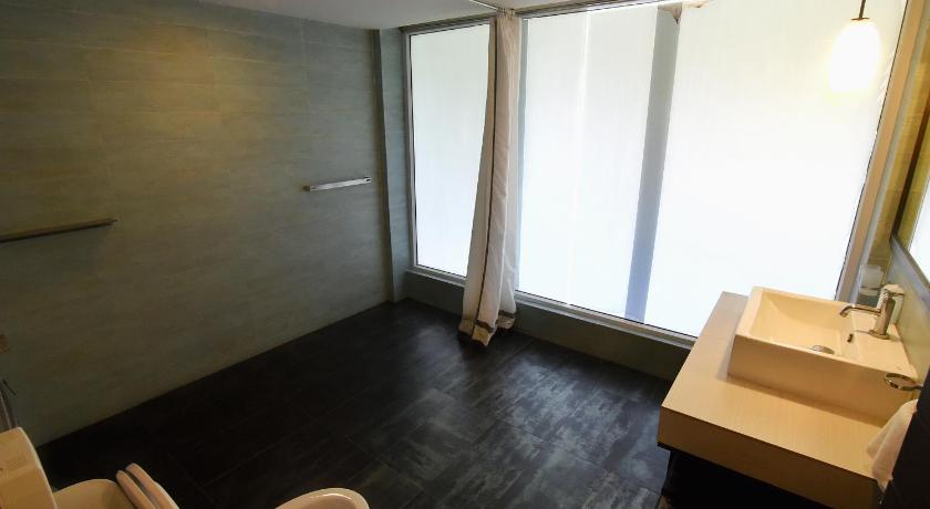 Image of Deluxe Family Room 9