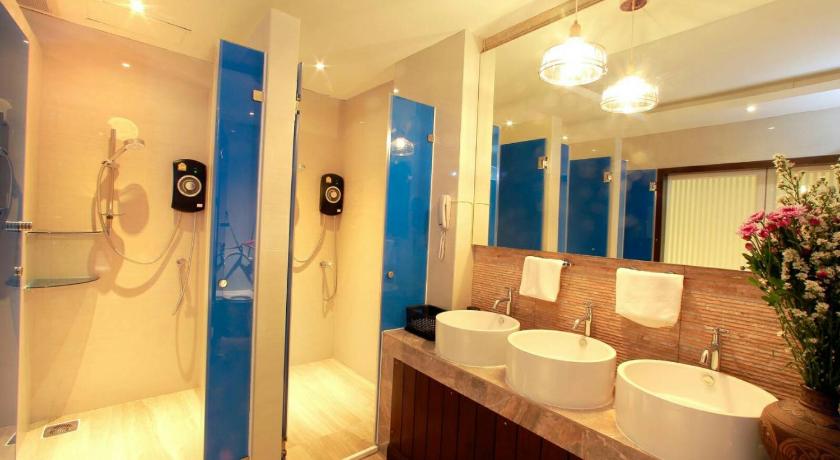Image of 8-Bed Mixed Dormitory Room 5