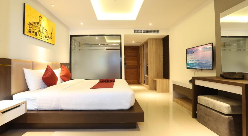 Image of Deluxe Double or Twin Room with Balcony - No View 3