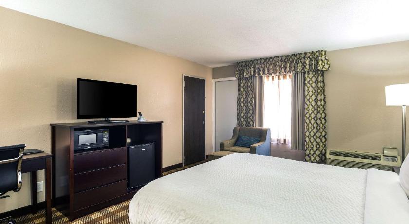 Clarion Inn & Suites Stroudsburg - Poconos