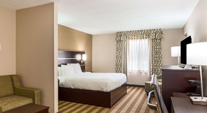 Clarion Inn & Suites Stroudsburg - Poconos