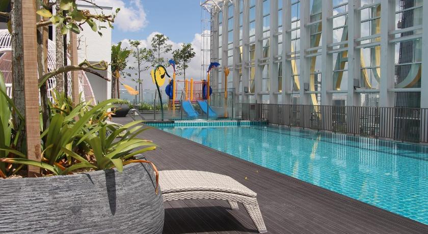 Suasana Residence by Nest Home photo