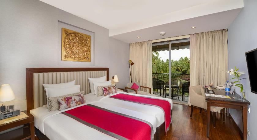 Superior Twin Room (with Balcony)