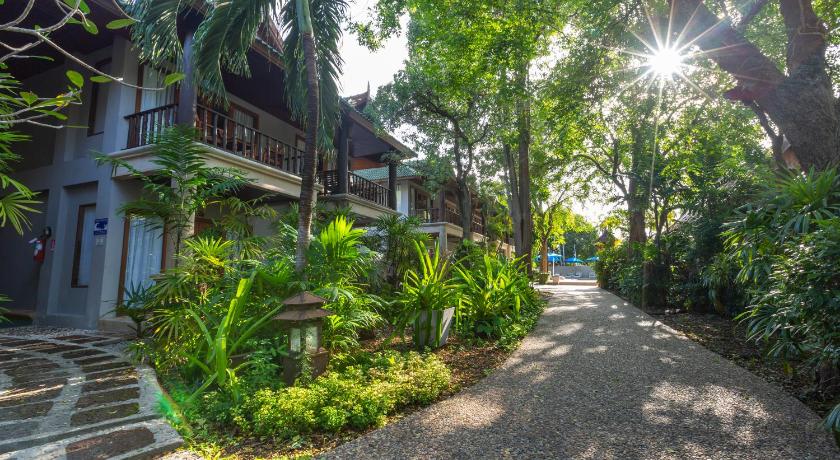 Image of Deluxe with Bathtub 1