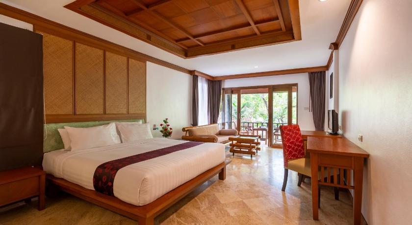 Image of Deluxe with Bathtub 0