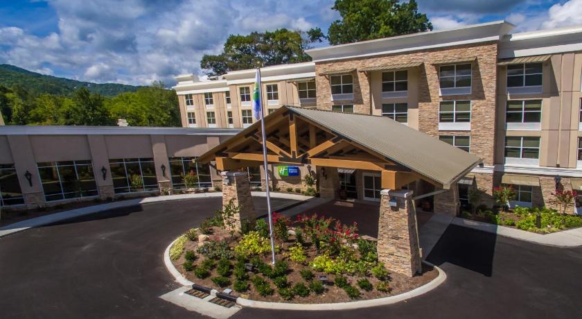 Holiday Inn Express Gatlinburg Downtown photo