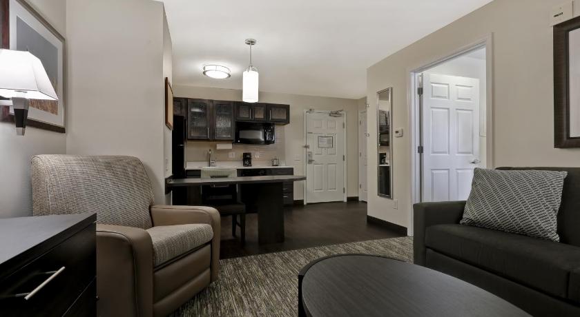 Candlewood Suites Indianapolis - South