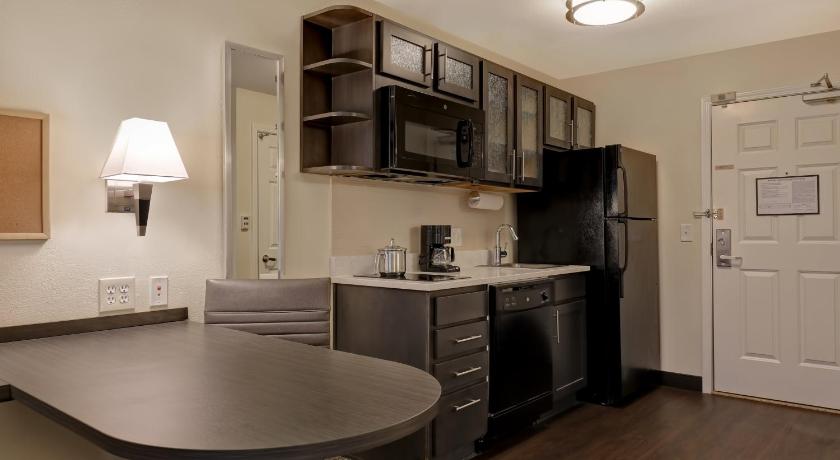 Candlewood Suites Indianapolis - South