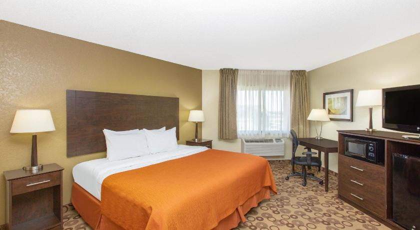 AmericInn by Wyndham Cedar Falls