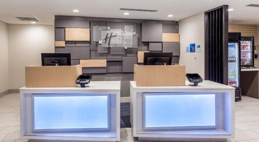 Holiday Inn Express & Suites Hammond photo