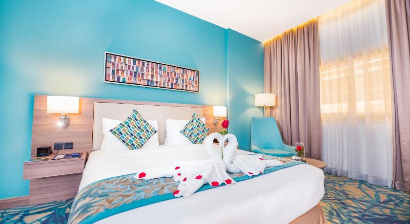Image of Deluxe King Room - Smoking 4