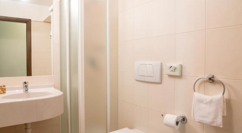 Image of Studio (2 Adults) 5