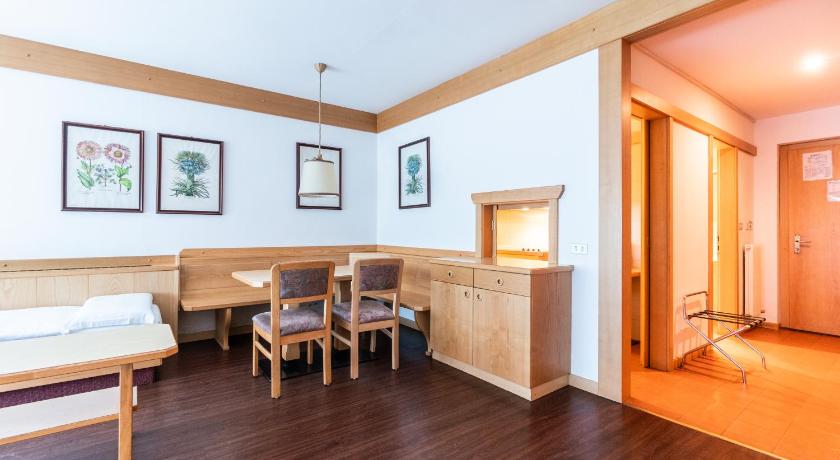 Image of Studio (4 Adults) 7