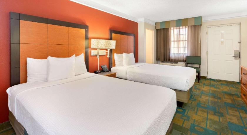 La Quinta Inn by Wyndham Phoenix Sky Harbor Airport