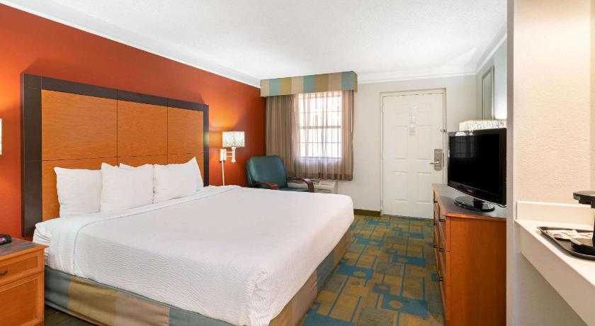 La Quinta Inn by Wyndham Phoenix Sky Harbor Airport