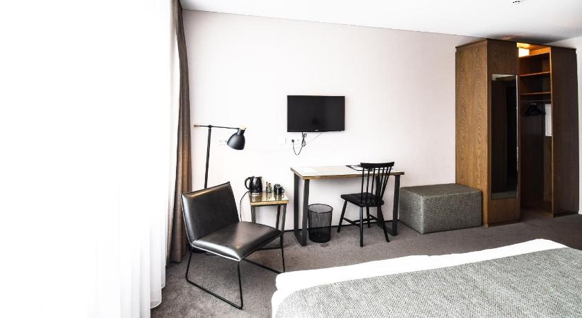 Image of Double or Twin Room with Private Bathroom 5