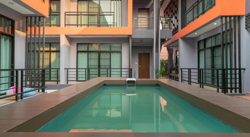 a large swimming pool in a large building, Capital O 770 Baan Hom Hug Resort  in Chiang Rai