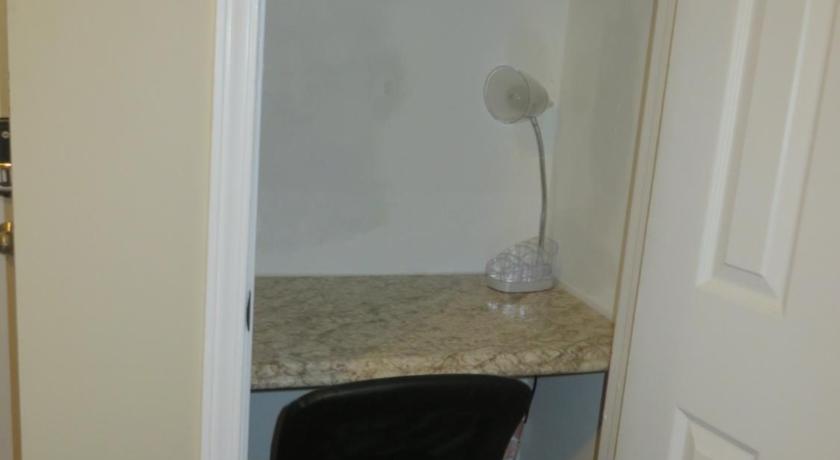 The King Suites - Netflix, Disney, Amzn Video -near ATL Hartsfield Jackson Airport photo
