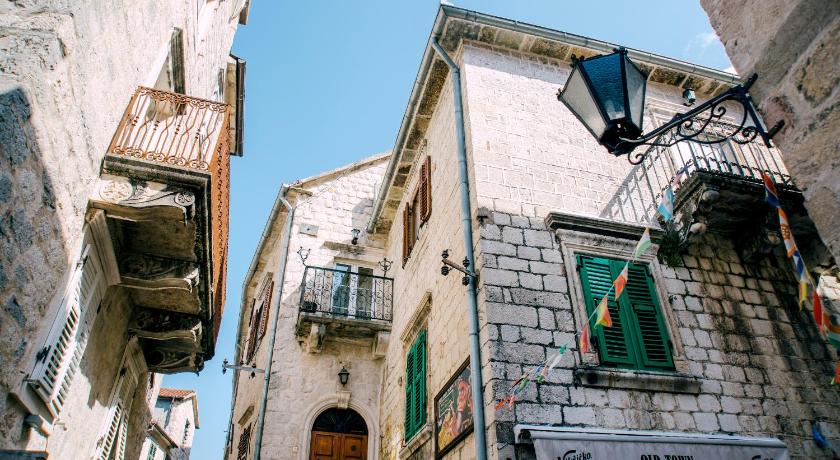 D &amp; Sons Apartments — Hotel in Kotor