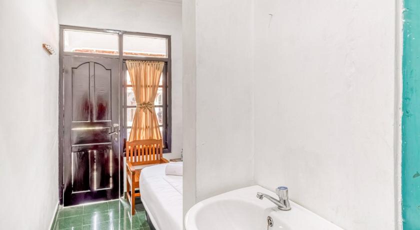 RedDoorz near Wisata Pantai Parangtritis photo