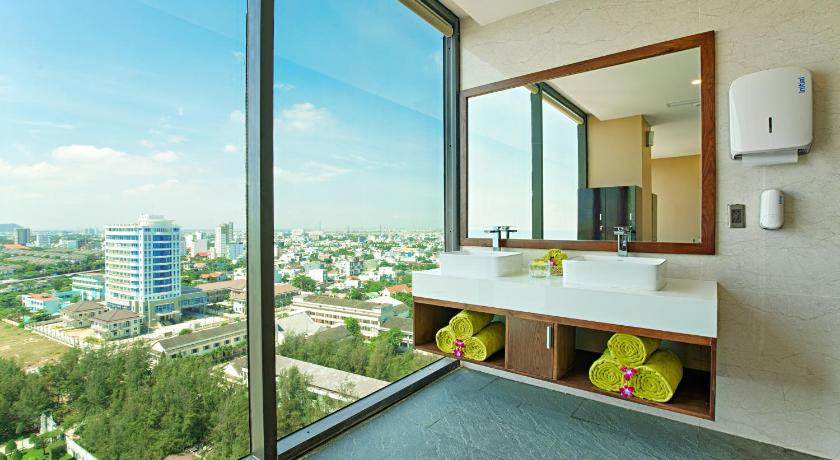 岘港 Yarra Ocean Suites Danang 4星级 酒店 大堂