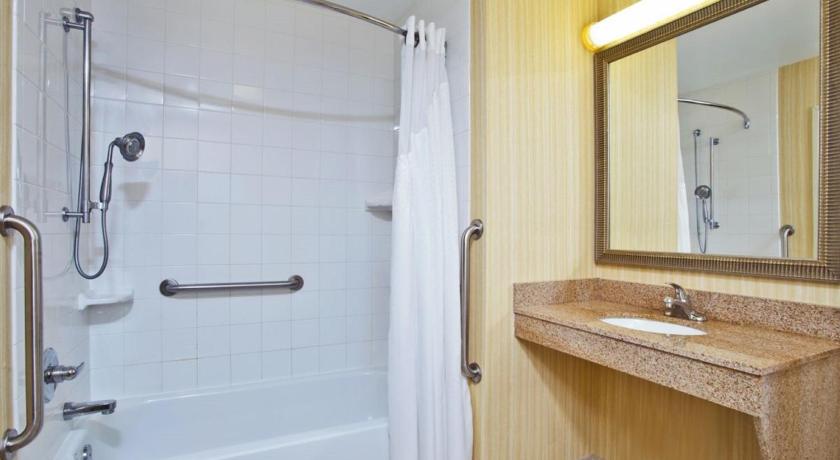 Holiday Inn Express Hotel & Suites Howell