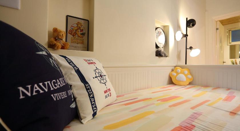 Image of Queen Room with Garden View 7