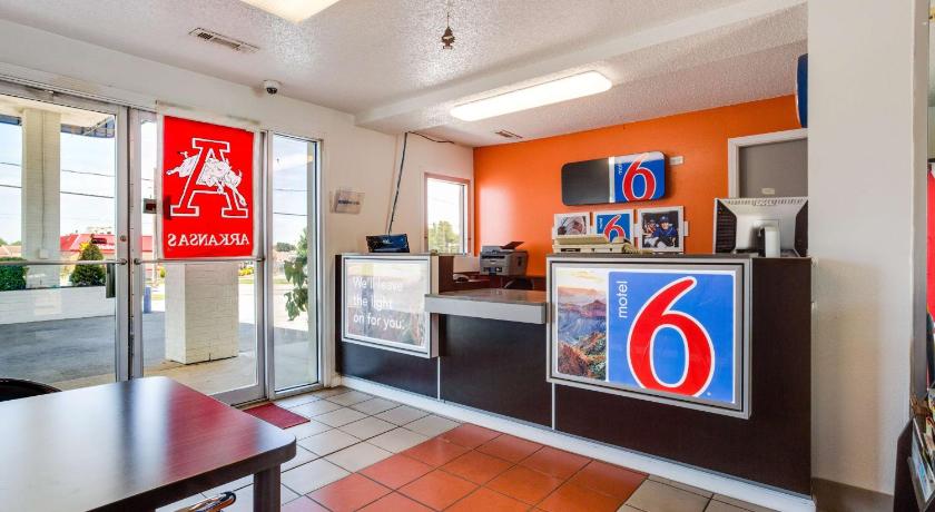 Motel 6-Fayetteville, AR photo