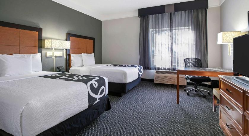 La Quinta Inn & Suites by Wyndham Dallas Arlington South