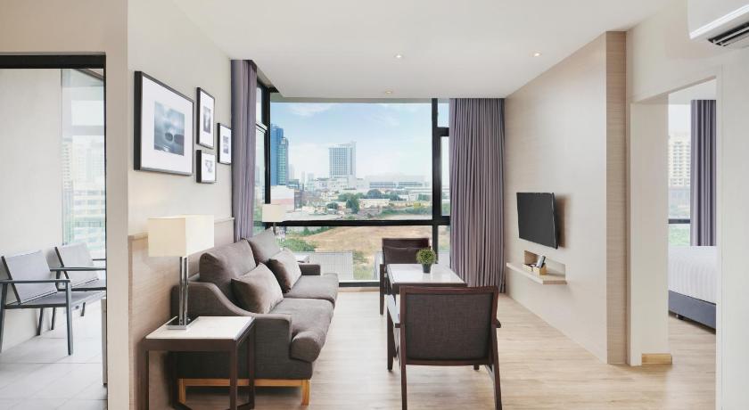 Image of 2-Bedroom Family Suite with Kitchenette 7