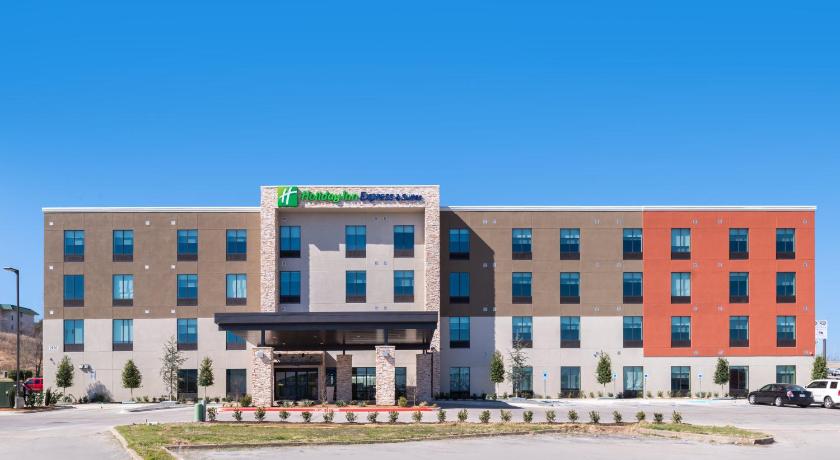 Holiday Inn Express & Suites Fort Worth West