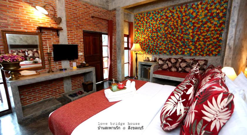 Image of Junior Suite with Canal View 8