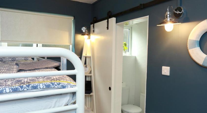 a bathroom with a toilet and a bed, The Woodquay Hostel in Galway