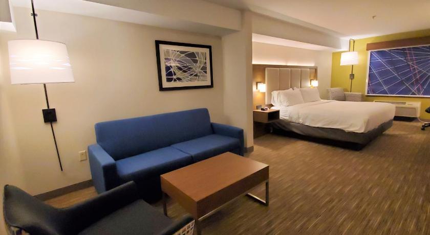 Holiday Inn Express Hotel & Suites Lynnwood