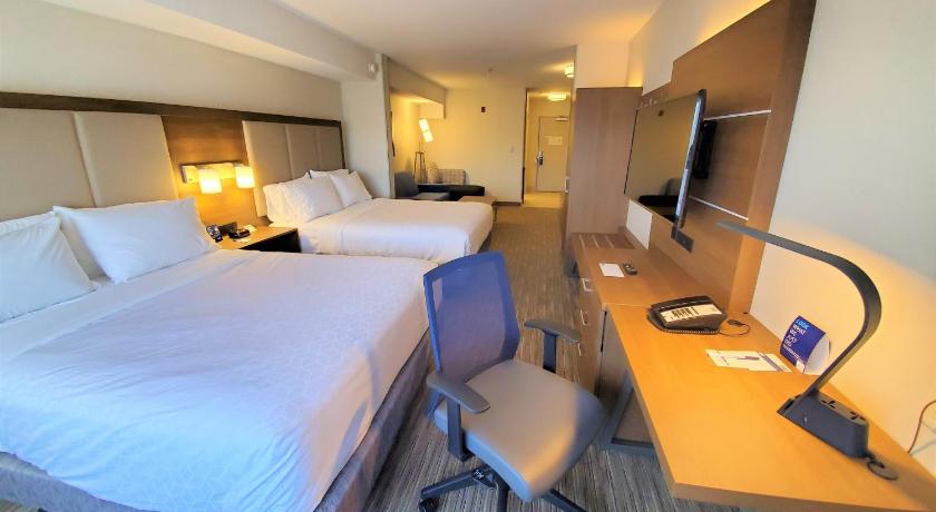 Holiday Inn Express Hotel & Suites Lynnwood